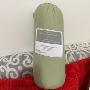 Green Queen Size 4 Piece Bed Sheet Set Flat & Fitted Sheet 2 Pillow Cases New